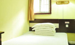 大床房住宿1晚!服務(wù)設(shè)施配套齊全,獨(dú)特的浪漫裝飾,繁華商圈,出行便利!節(jié)假日通用【5.8折】_北京旅游酒店團(tuán)購_360團(tuán)購導(dǎo)航