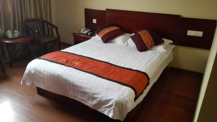 【鄭州泰豪商務(wù)酒店團(tuán)購(gòu)】泰豪商務(wù)酒店普通大床房入住1晚,團(tuán)購(gòu)|價(jià)格|圖片_美團(tuán)網(wǎng)